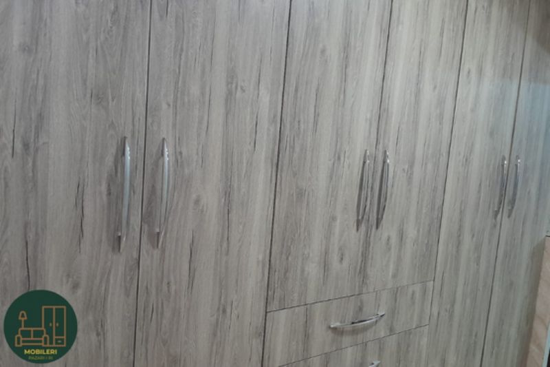 Dollap 270 cm per dhome gjumi, garderobe me hapesire te madhe, dollap me pasqyre per dhome, mobilje per sistemim garderobe, dollap funksional per apartament, mobilje te medha per dhome gjumi, mobilje interieri per gjume, dollap rezistent druri