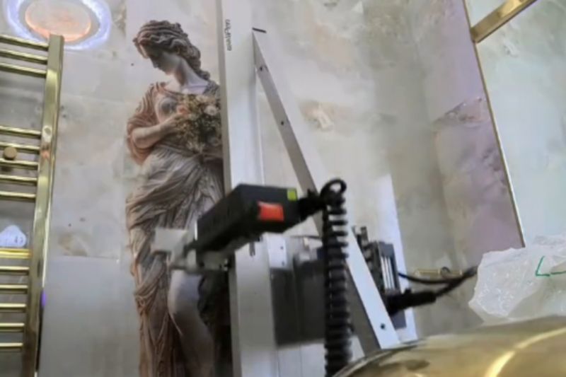 Ku mund të përdoret printeri mural përveç mureve të zakonshme?