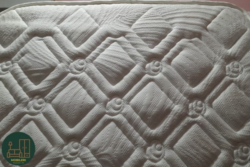 Krevat marinari me shkalle anesore, shtrat marinari per apartament tirane, mobilje per dhome rinore moderne, krevat me dy kate per femije, mobilje funksionale per femije, krevat marinari me mbrojtese, mobilje druri per dhome te vogel