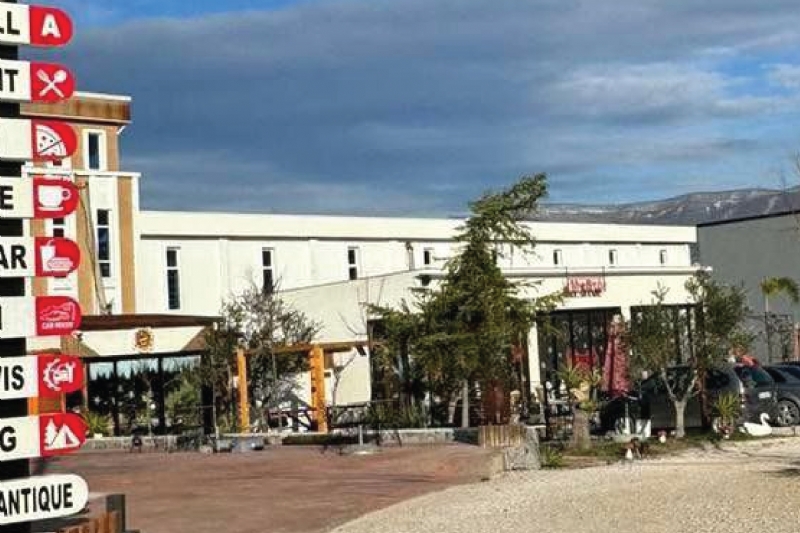 shitet investim fitimprurës Mamurras, Laç, shitet investim në pasuri të paluajtshme Sanxhak, shitet biznes gati për punë, shitet mundësi investimi në Shqipëri, shitet kompleks me të ardhura 5000 euro, shitet pronë me qira aktive