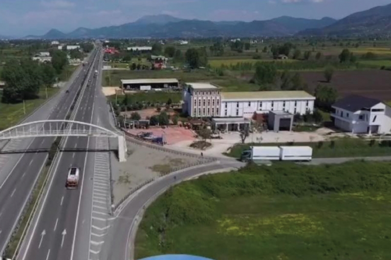 shitet investim me kthim të shpejtë Mamurras, Laç, shitet biznes në funksion, shitet investim turistik, shitet investim për kosovarë Sanxhak, shitet projekt për bashkëpunim ndërtues, shitet pronë me potencial zhvillimi, shitet investim i sigurt