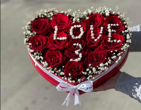 supriza me lule ne korce, buqeta lulesh per nuse, buqeta lule per hidherime, lule viola korce, lule viola, taxi lule viola taxi korce, lule natyrale korce, supriza korce, supriza lulesh korce, buqeta me lule korce